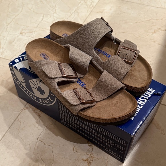 Birkenstock Arizona Sandels. Suede leather. Color taupe - Picture 3 of 4